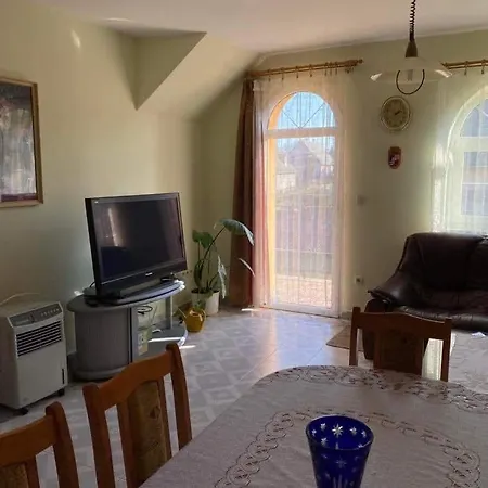 Marika 2 דירה Lesencetomaj